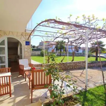 Charming In Novigrad, 45 Sqm, With Terrace Apartment *
