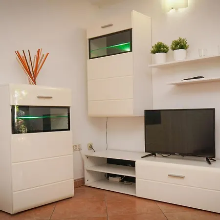 Apartman Charming In Novigrad, 45 Sqm, With Terrace
