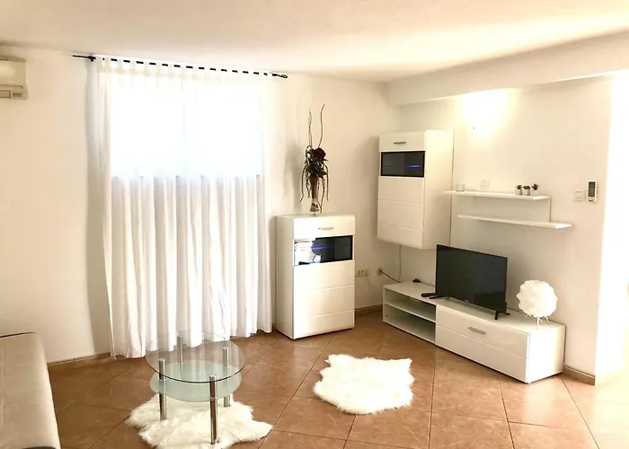 Apartmán Charming In Novigrad, 45 Sqm, With Terrace